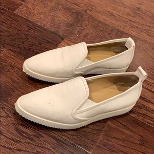 Everlane white street shoes
